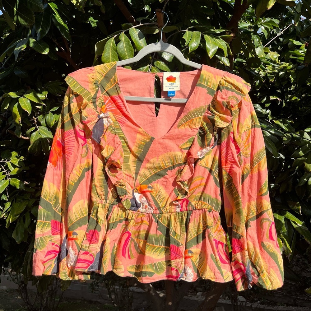 FARM RIO tangerine floral tropical bird print long sleeve ruffle blouse